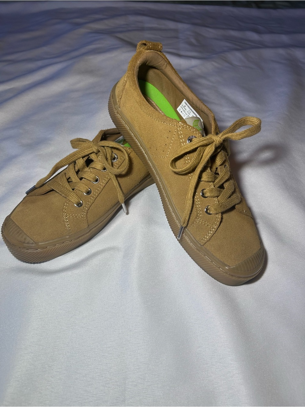 Cariuma OCA Low in All Camel Suede Colorway Sneakers Sz 9 women 7.5 men